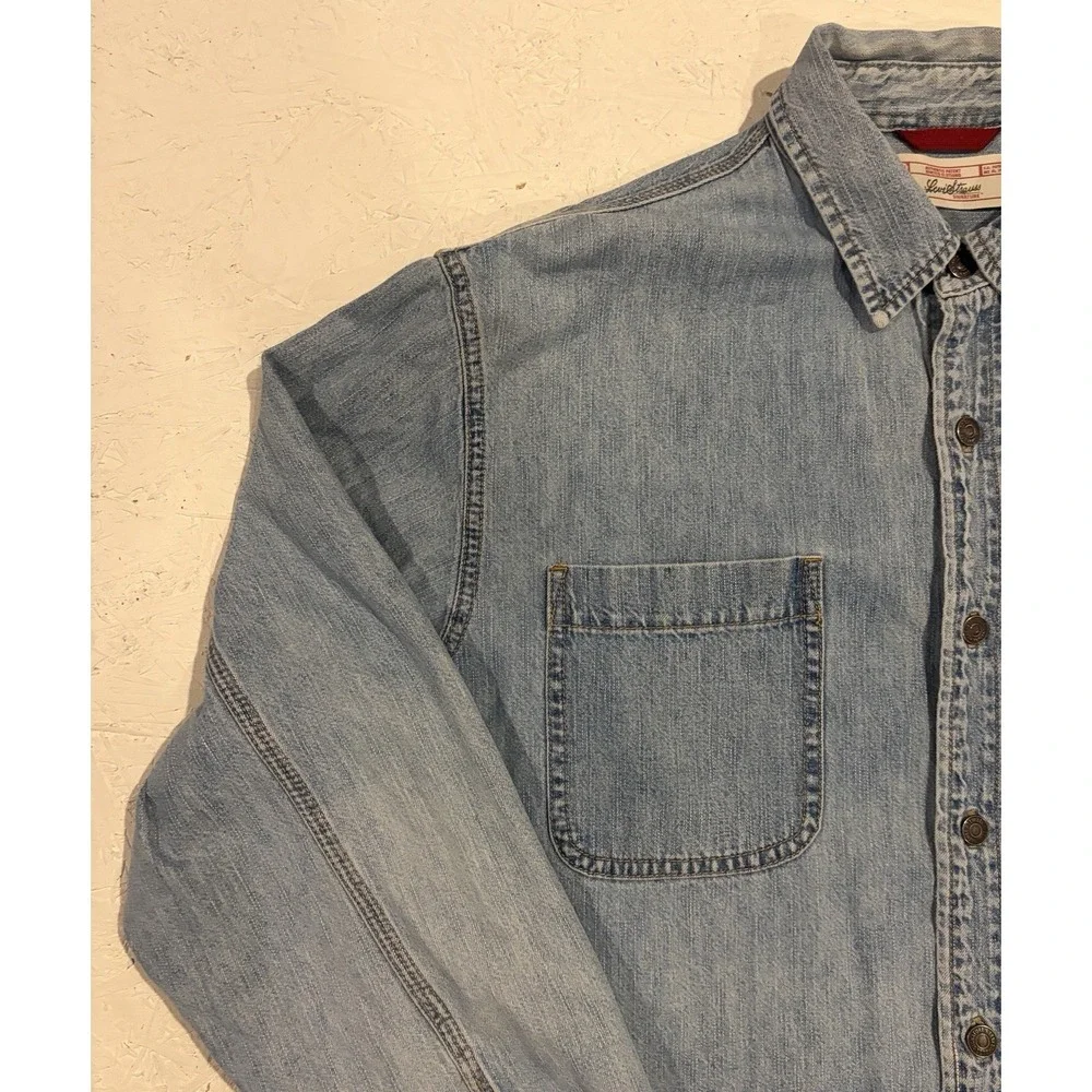 Levi Strauss Shirt Mens Large Blue Denim‎ Distressed Button up Long Sleeve